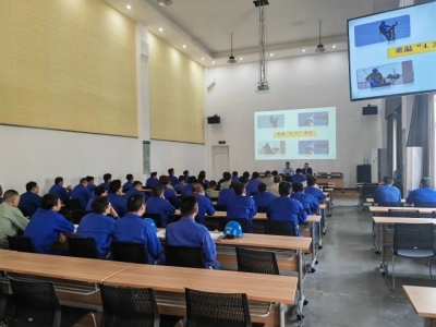 “警鐘長(zhǎng)鳴”，班組全員開(kāi)展“4.25”安全學(xué)習(xí)日